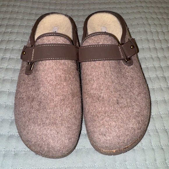 Earth Dream Chinook in the color Taupe. Size 9 Never worn. Super soft!!! - Picture 2 of 13